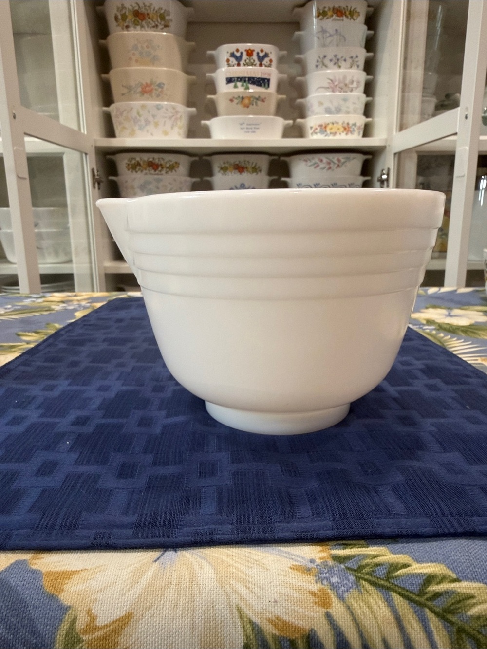 Pyrex White Mixing Bowl with Pour Spout and Ribbed Bands